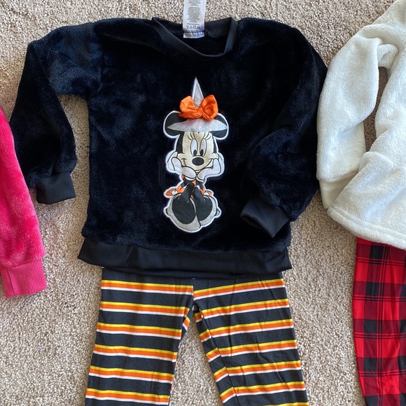 Minnie Mouse Fleece Sets - Halloween & Christmas - Picture 3 of 5